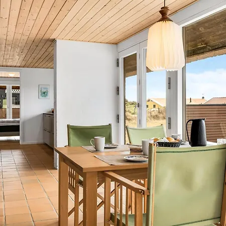 Flot Hus Med Stratag Taet Pa Vesterhavet Sj117 * Harboør