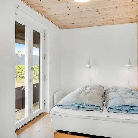 Flot Hus Med Stratag Taet Pa Vesterhavet Sj117 *